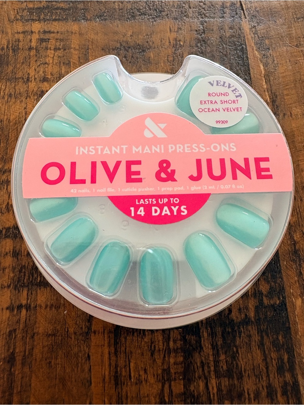 Olive & June Instant Mani Press-Ons — Ocean Velvet Mint Green